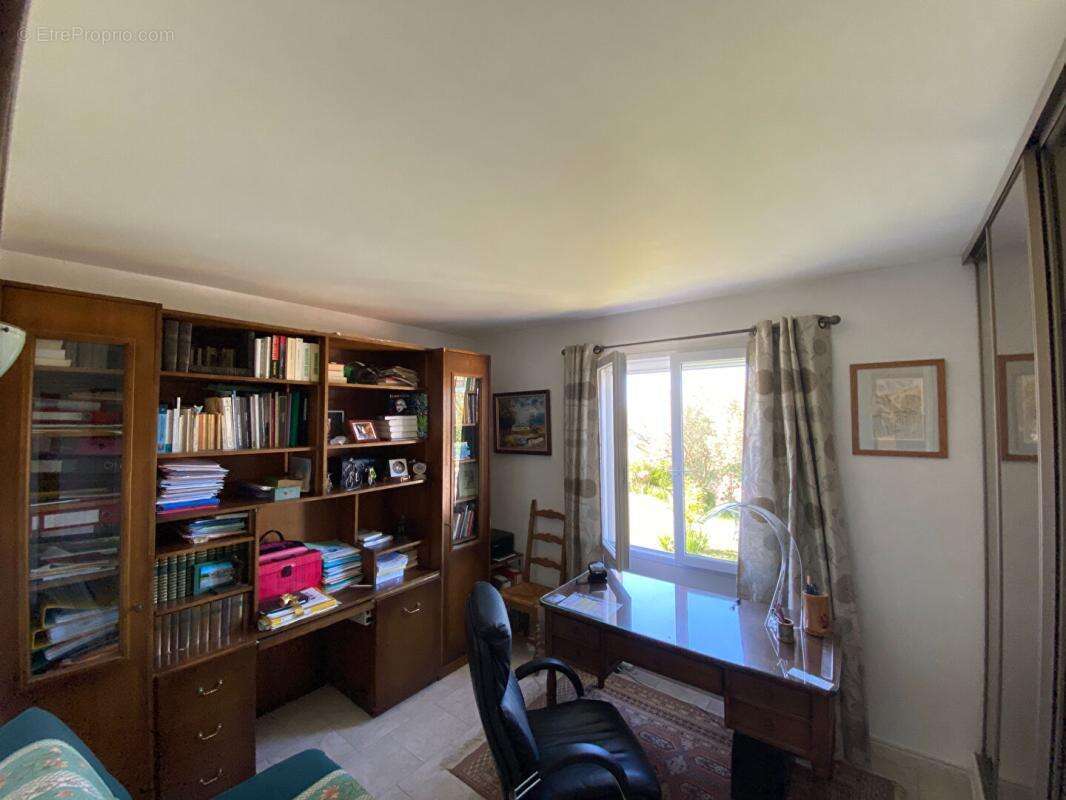 Magnifique propriété avec vue sur l'étang de l'olivier - photo 10