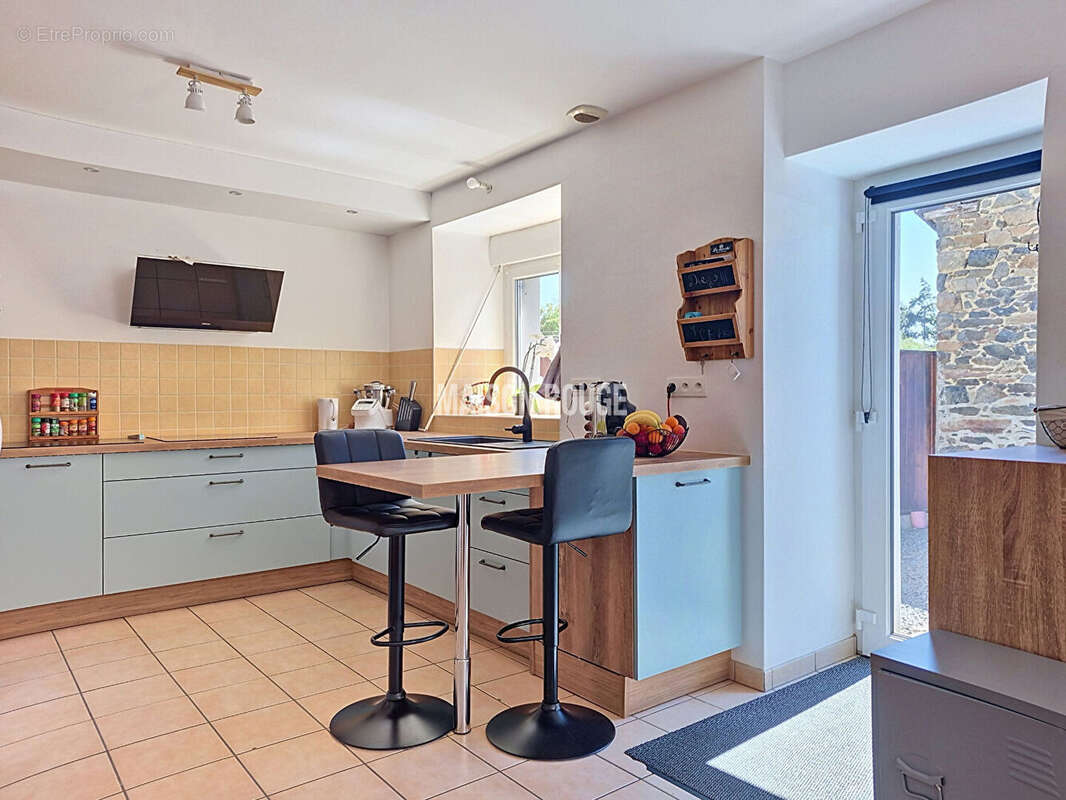Une maison de caractère à Hillion avec dépendance et jardin - photo 3