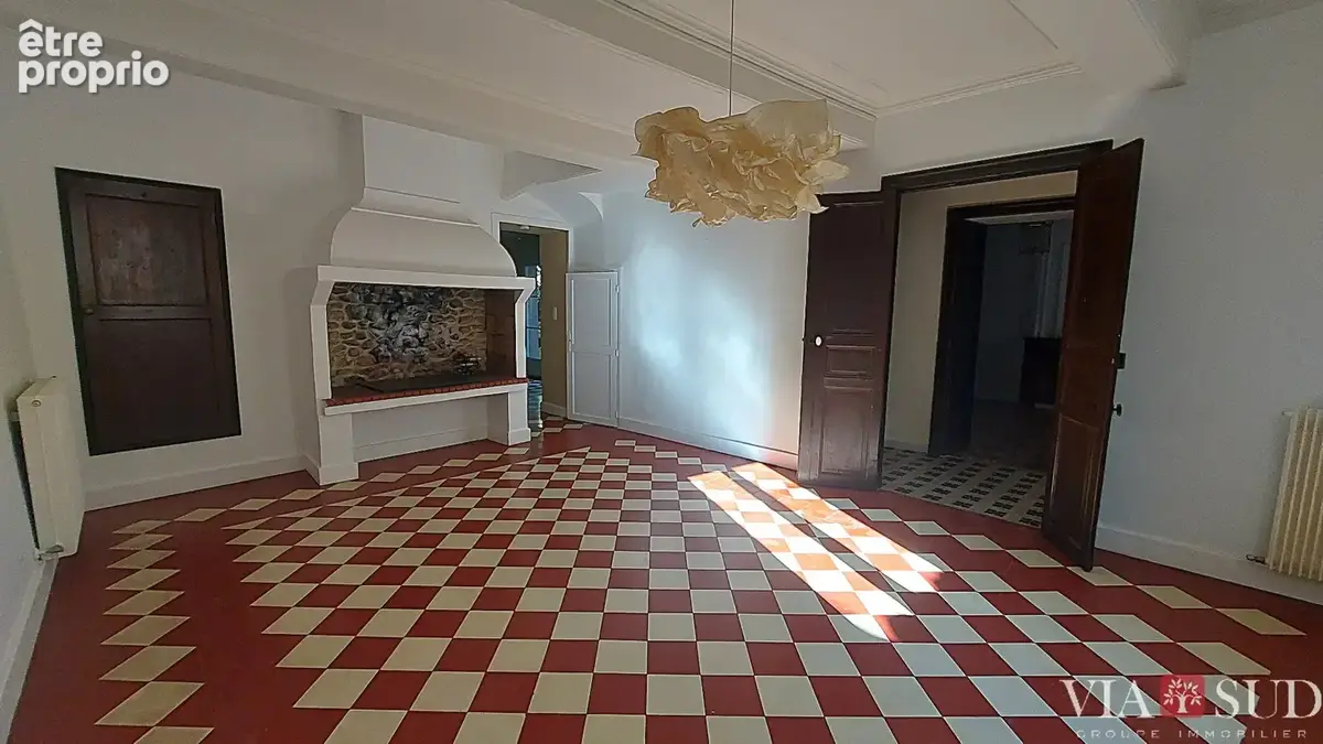 À vendre  Maison de village de caractère de 165 m² avec jardinet et garage - photo 3