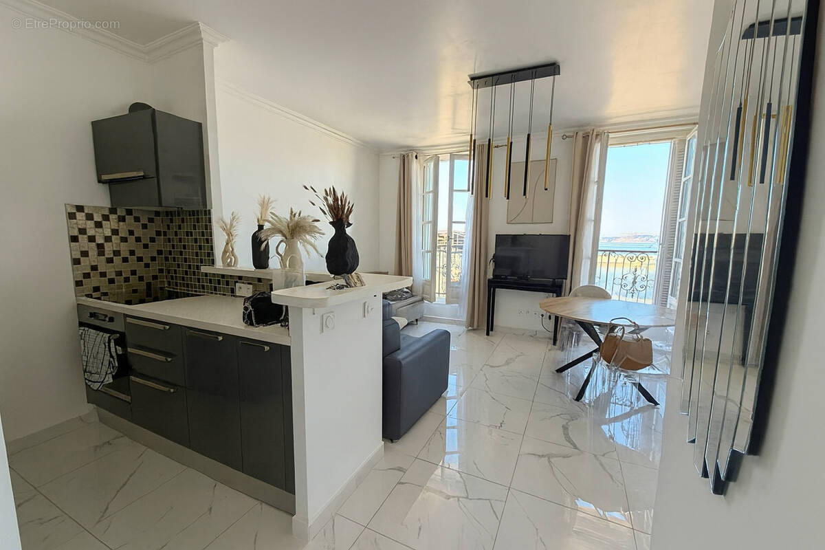 Appartement à MARSEILLE-2E