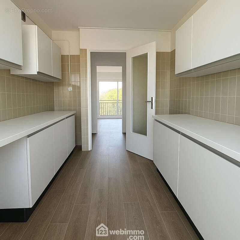 A ses cotés, la cuisine équipée - Appartement à LAON