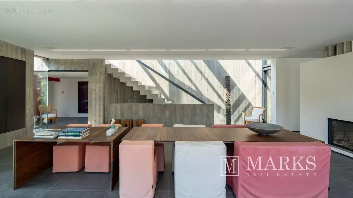 Villa de luxe de 4 chambres au centre de Saint-Jean avec terrain plat - photo 15