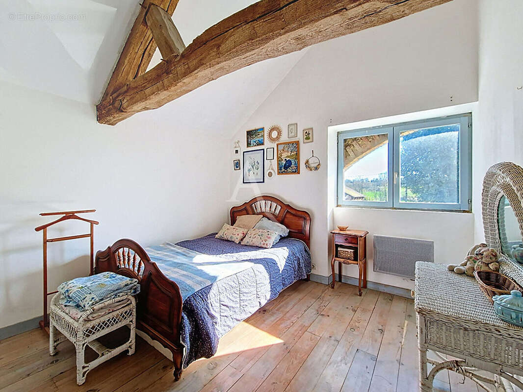 Maison à CHAZE-SUR-ARGOS