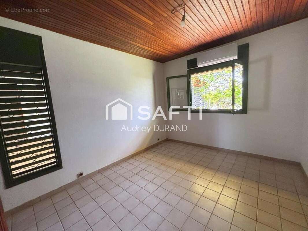 Photo 5 - Maison à REMIRE-MONTJOLY