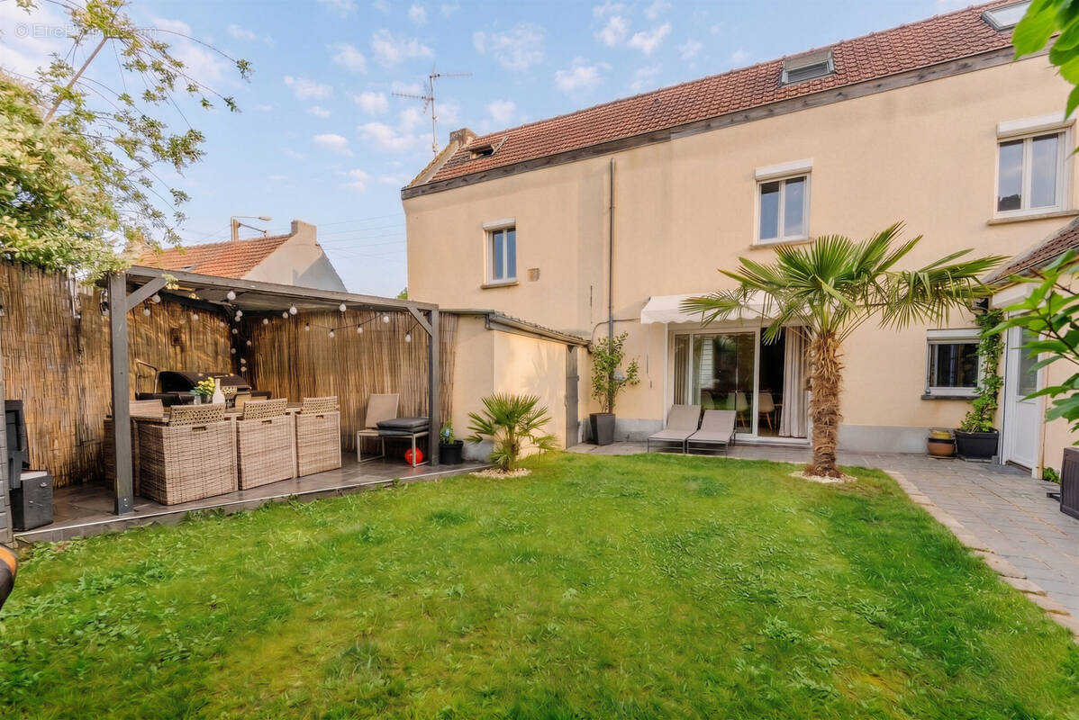 Maison à PROVIN