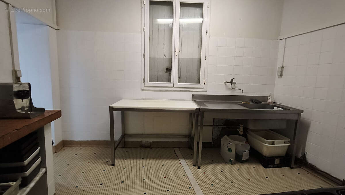 Commerce à SAINT-CHRISTOLY-DE-BLAYE