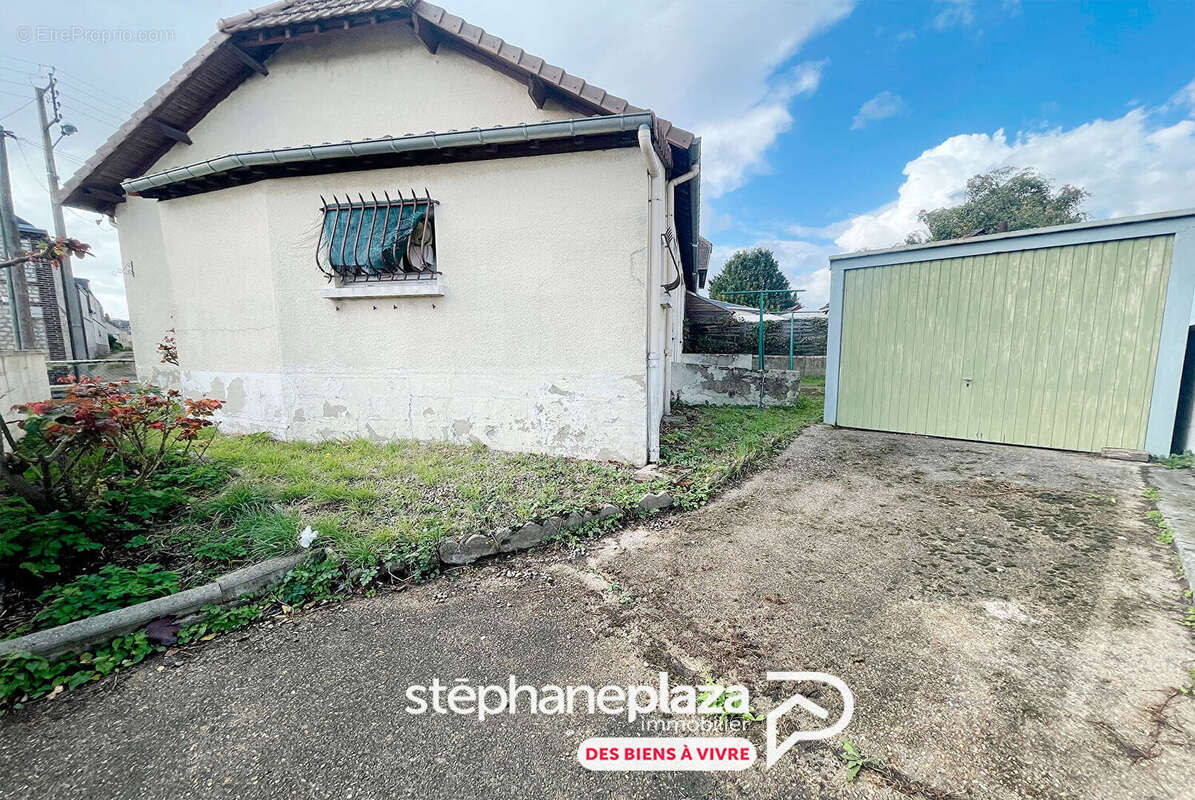 Maison à SAINT-ETIENNE-DU-ROUVRAY