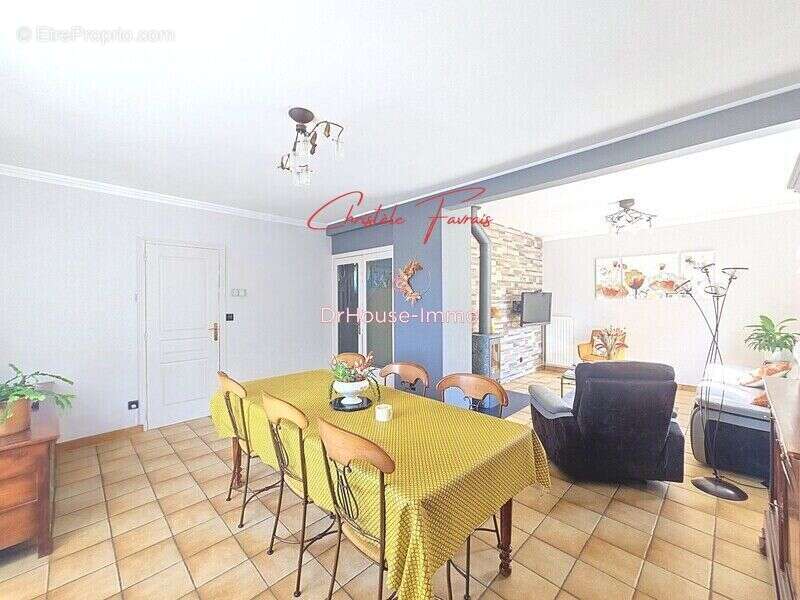 Maison 135 m² à Saint-Germain-En-Cogles  - photo 2