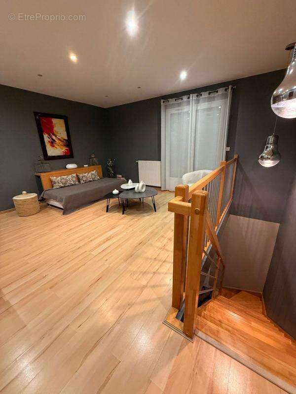 Maison à SAINT-PANTALEON-DE-LARCHE