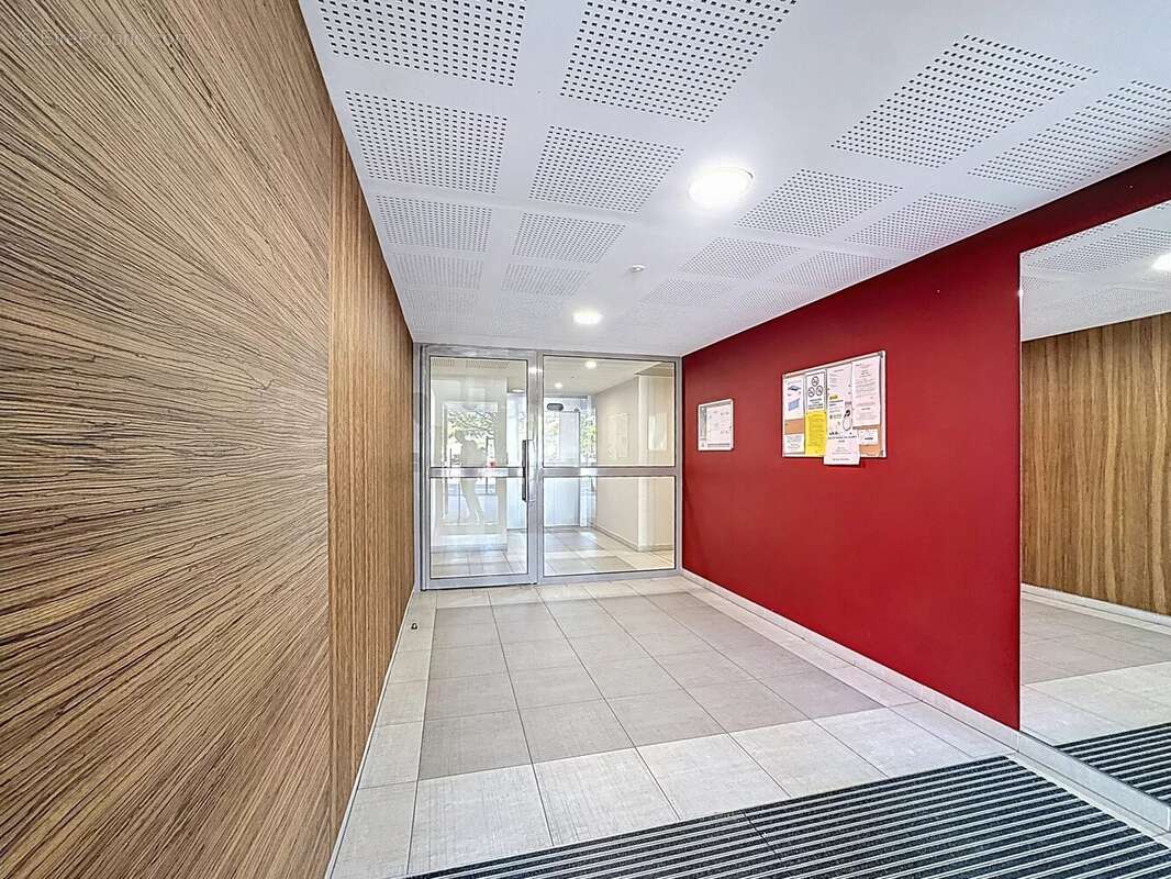 Très beau T2 46m2 + terrasse de 13m2 et 2 places de stationnements - photo 11