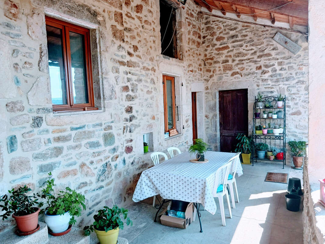 Maison à SAINT-ETIENNE-DE-FONTBELLON