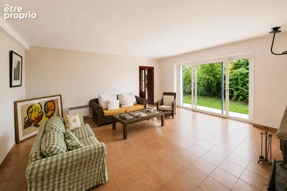 Maison de 6 pièces de 166 m² à Jau-Dignac-et-Loirac - photo 2