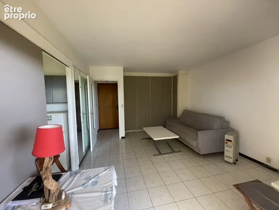 CANNES , Quartier des Anglais, F1 ~30m2 - à rénover - étage élevé - ascenseur - Sud - calme - cave et parking - photo 4