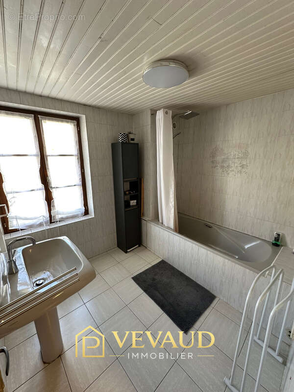 Maison familiale avec fort potentiel   124 m2   4 chambres   combles aménageables de plus de 70 m2 - photo 11