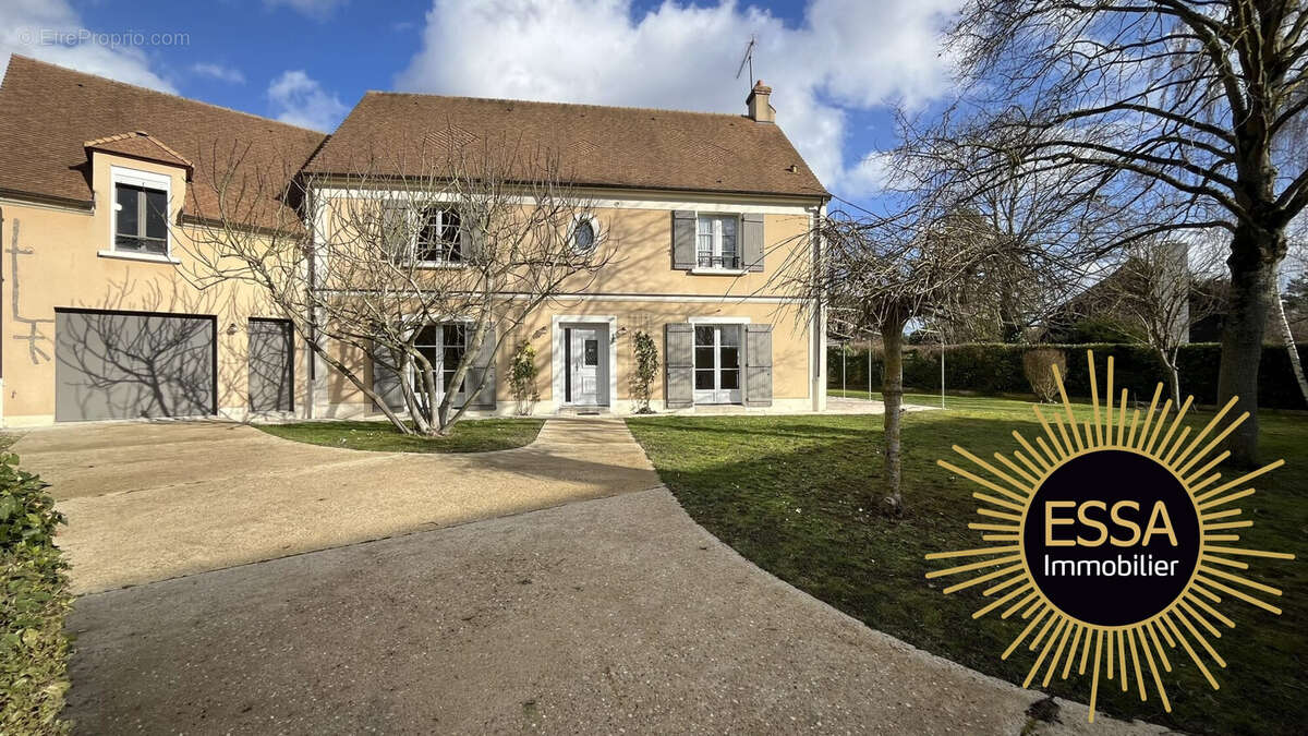 Maison à SAINT-NOM-LA-BRETECHE