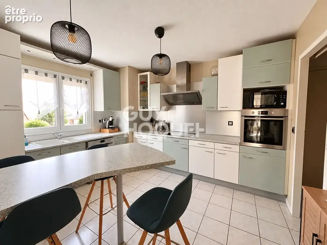 YSSAC LA TOURETTE - Plain pied 103 m2, 3 chambres, Piscine - photo 7