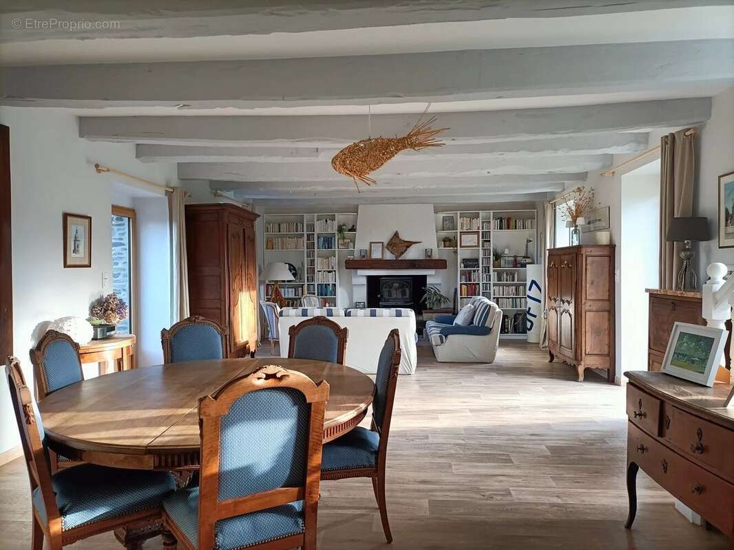 Maison à LANGROLAY-SUR-RANCE