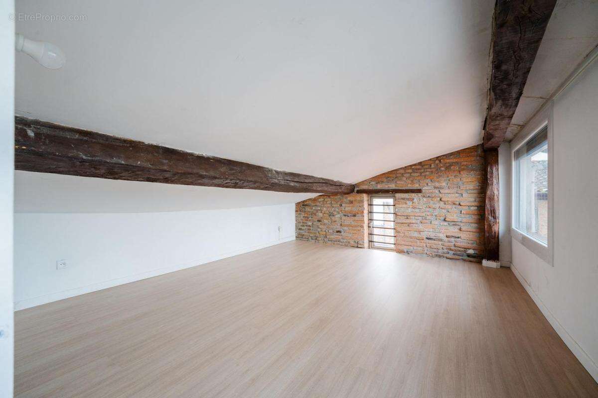 Appartement à SAINT-SULPICE-SUR-LEZE