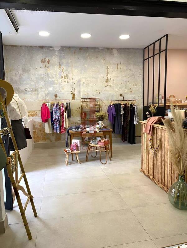 Commerce à FONTAINEBLEAU