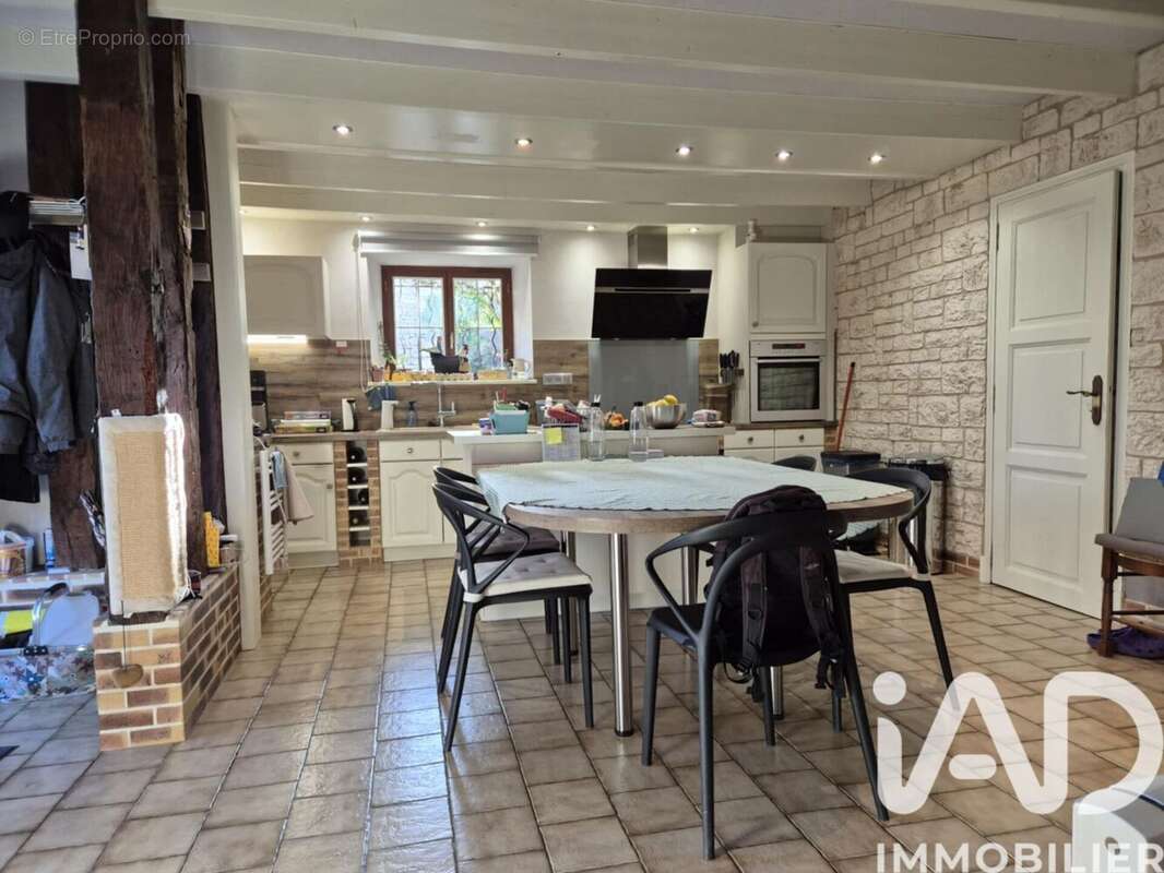 Maison 257 m² à Vancais  - photo 4