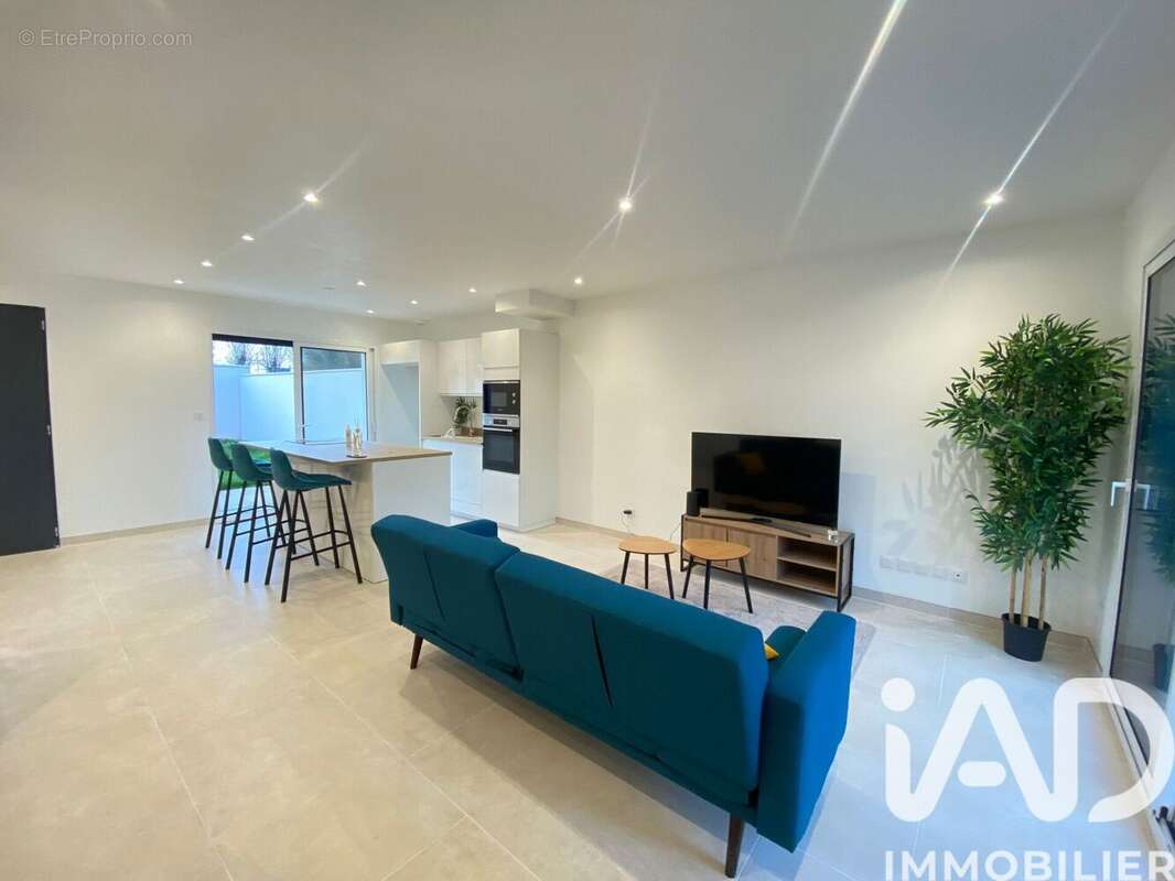 Photo 3 - Maison à FEROLLES-ATTILLY