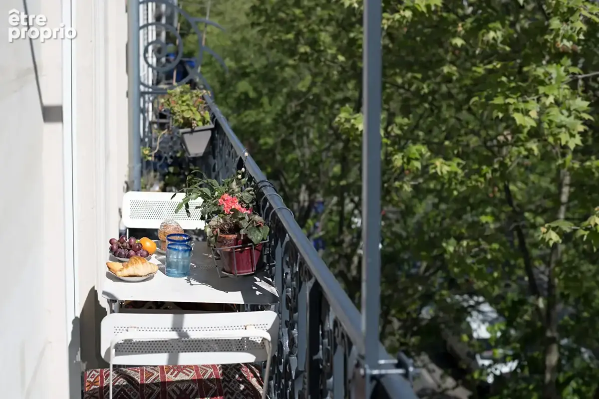 Angle rue rocroy - élégant appartement parisien avec ascenseur . balcon filant .vue dégagée - photo 20