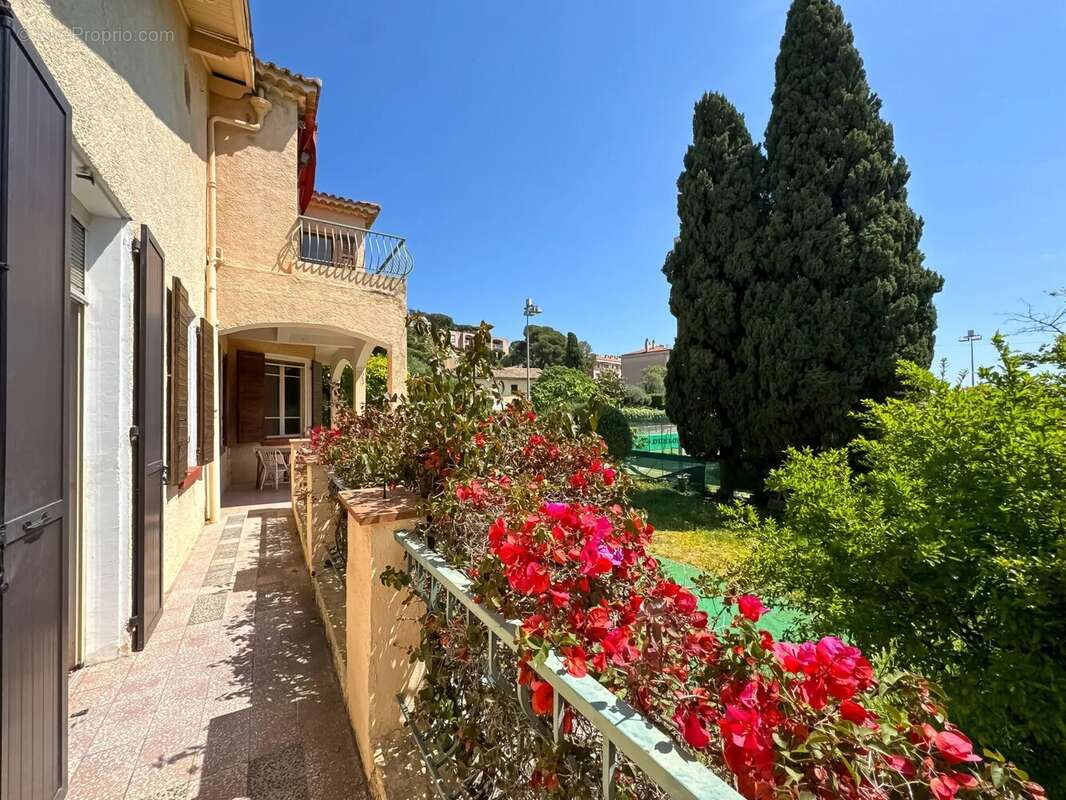 VILLEFRANCHE-SUR-MER – Dans un Écrin de Verdure - photo 5