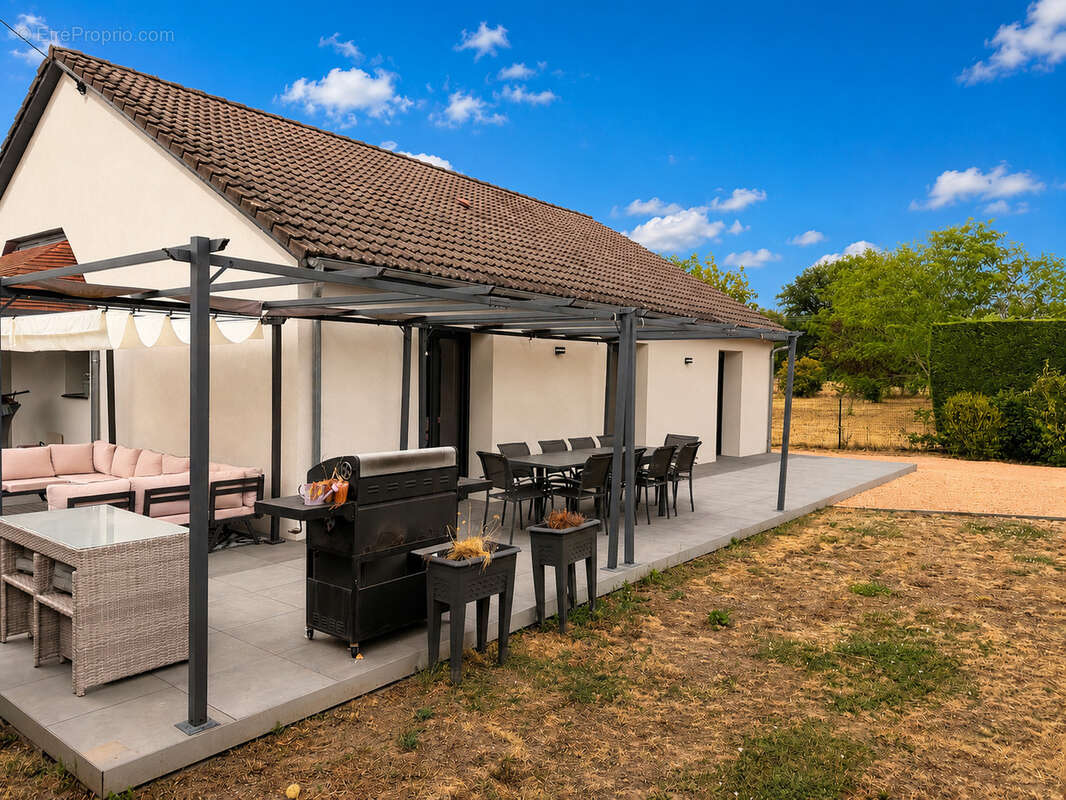 Maison de plain-pied entièrement rénovée   Terrain de 1 315 m2 - photo 10
