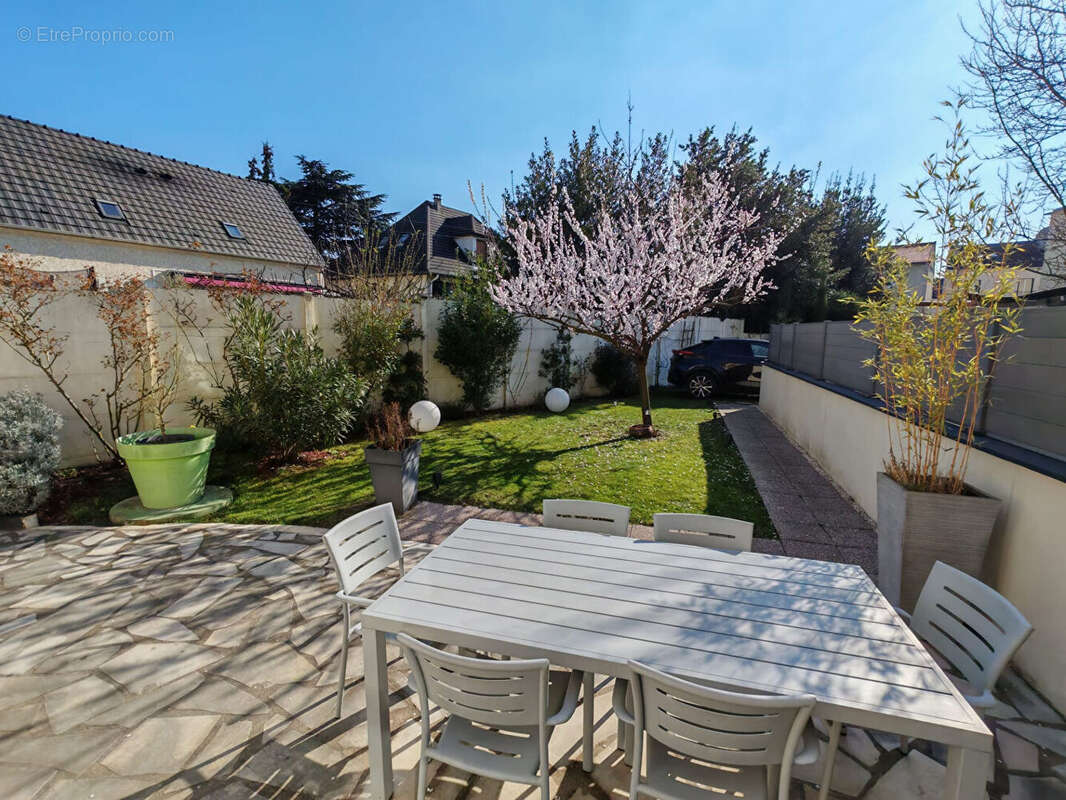 Maison à LIVRY-GARGAN