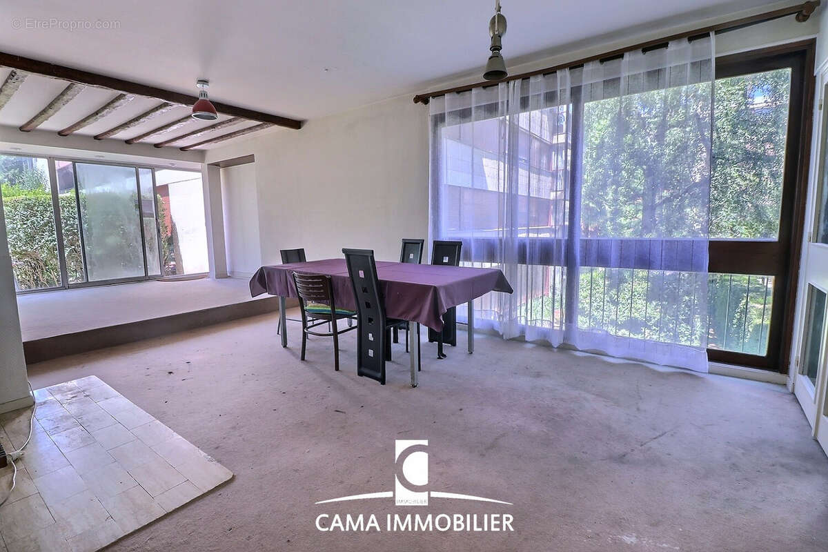 Appartement à FONTENAY-LE-FLEURY