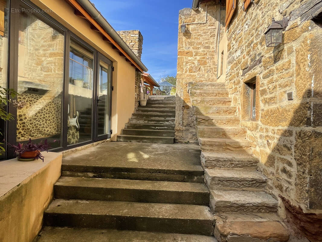 Maison à SAINT-CYR-AU-MONT-D'OR