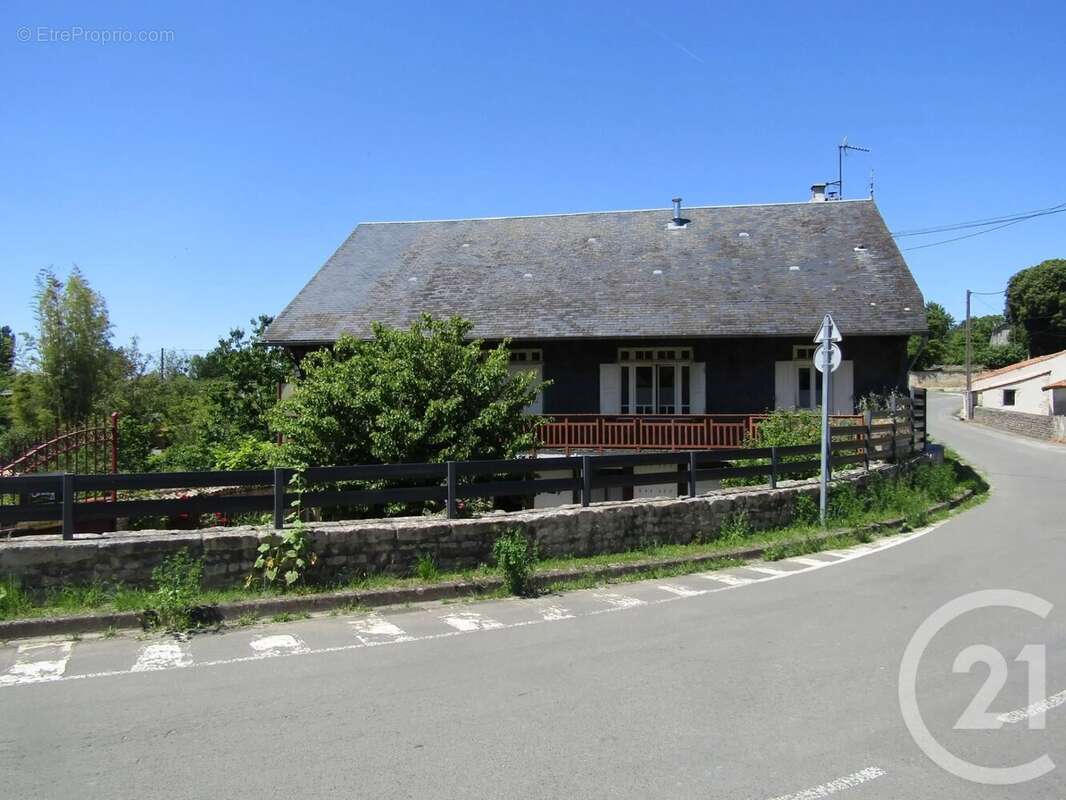 Maison à CHEF-BOUTONNE