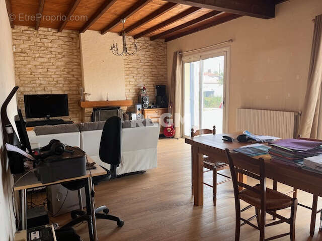 Maison à SAINT-GEORGES-DE-POINTINDOUX