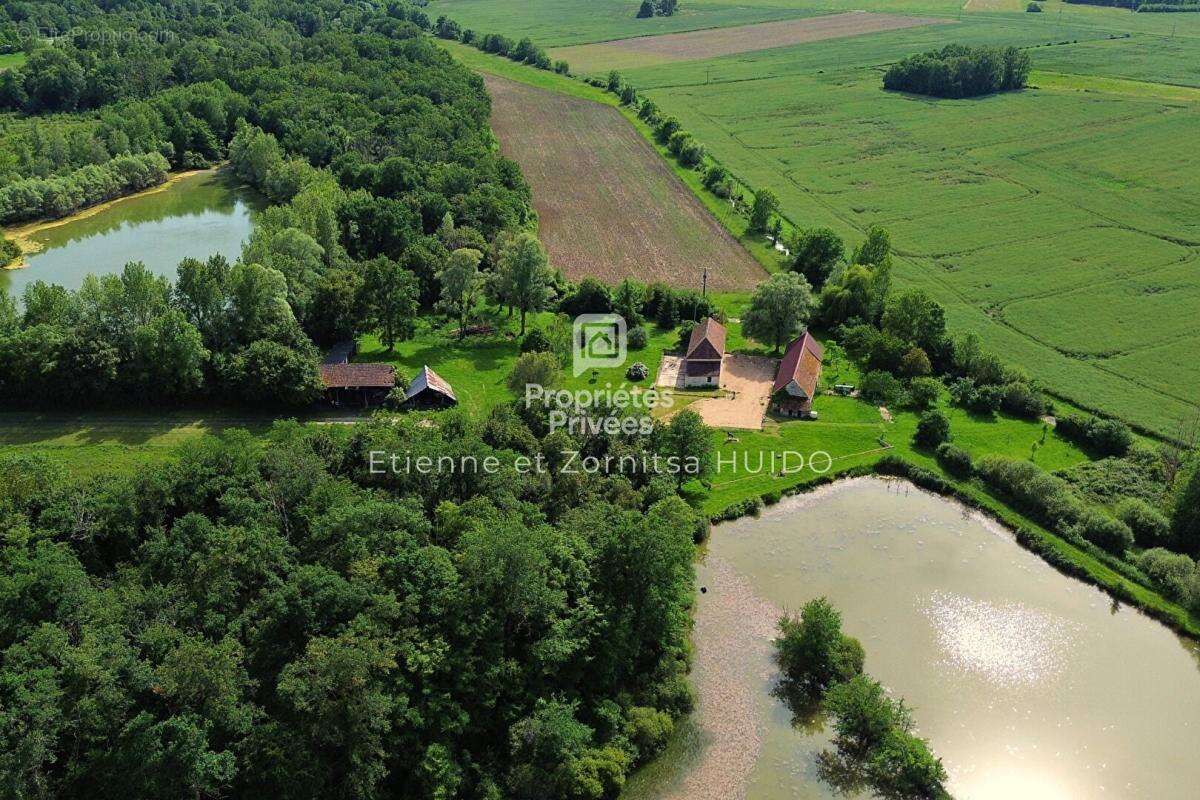 Terrain à MEUNET-SUR-VATAN