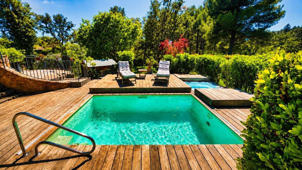 Maison 5 pièces / 106 m² / Studio /1 400 000 EUR / BORMES-LES-MIMOSAS - photo 8