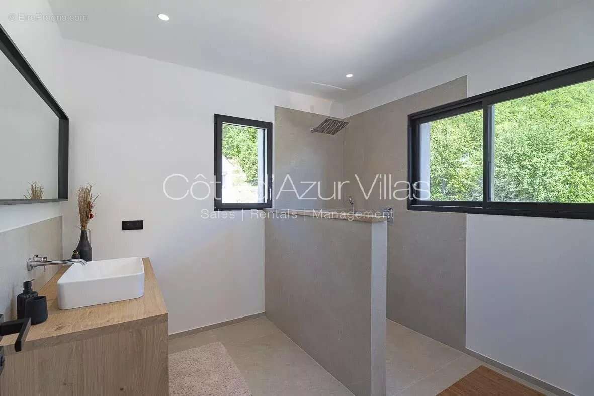 Maison à TOURRETTES-SUR-LOUP