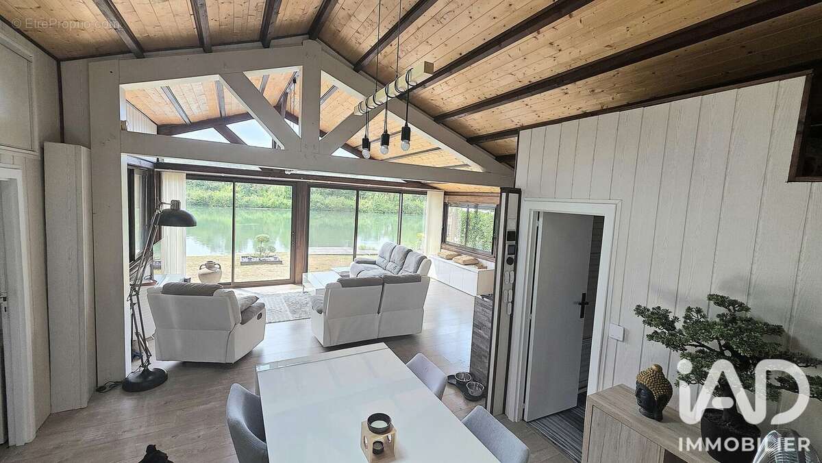 102 m² à Saint-Sauveur-Les-Bray  - photo 8