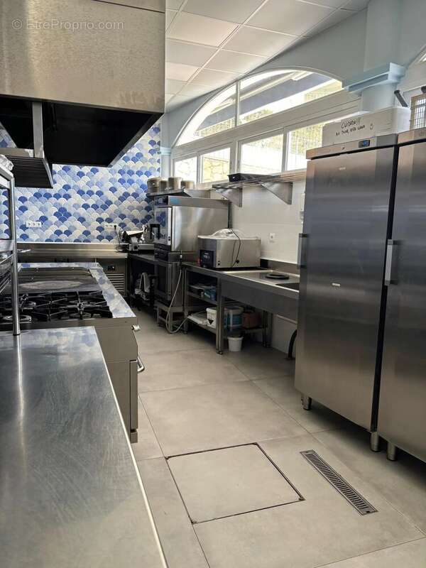 Commerce à LE MONASTERE