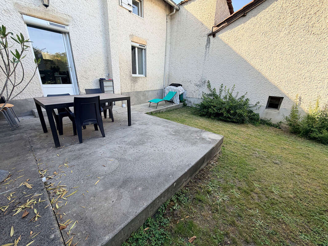 Maison de village L'isle d'Abeau 5 pièce(s) 121 m2 - photo 2