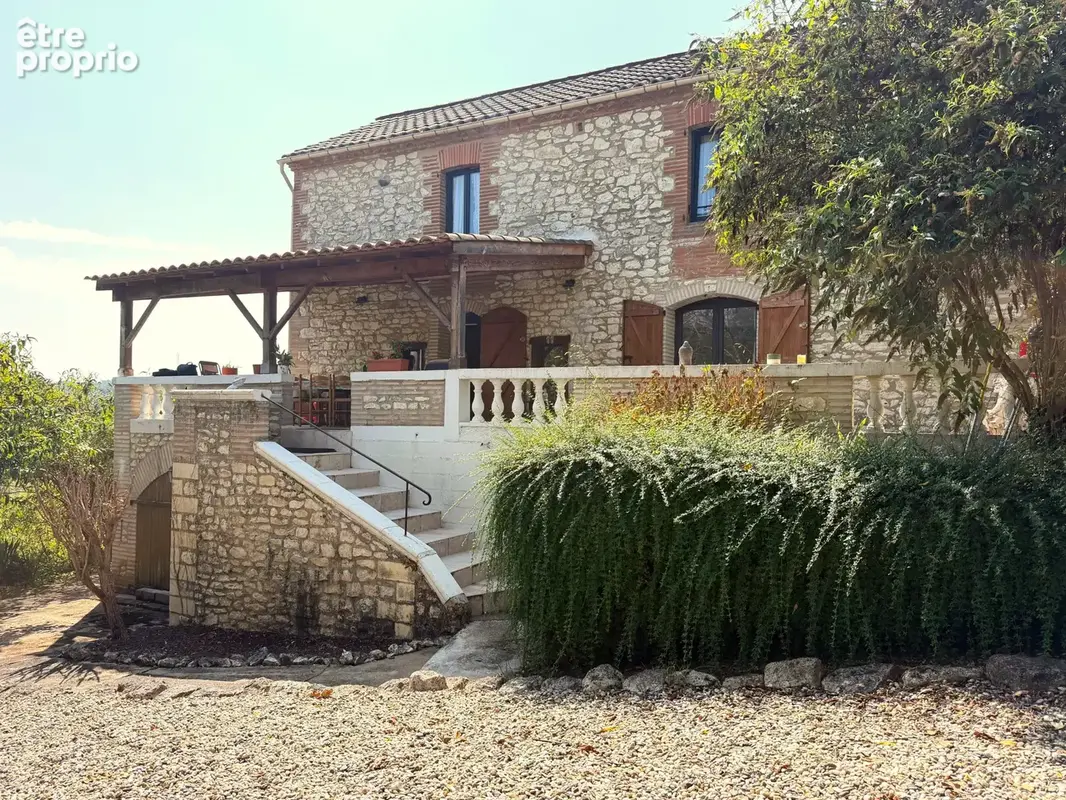 Très bel ensemble immobilier avec potentiel locatif, sur 12 ha - photo 4