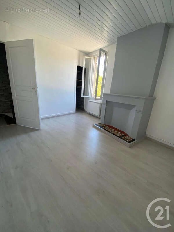 Maison à COUTRAS