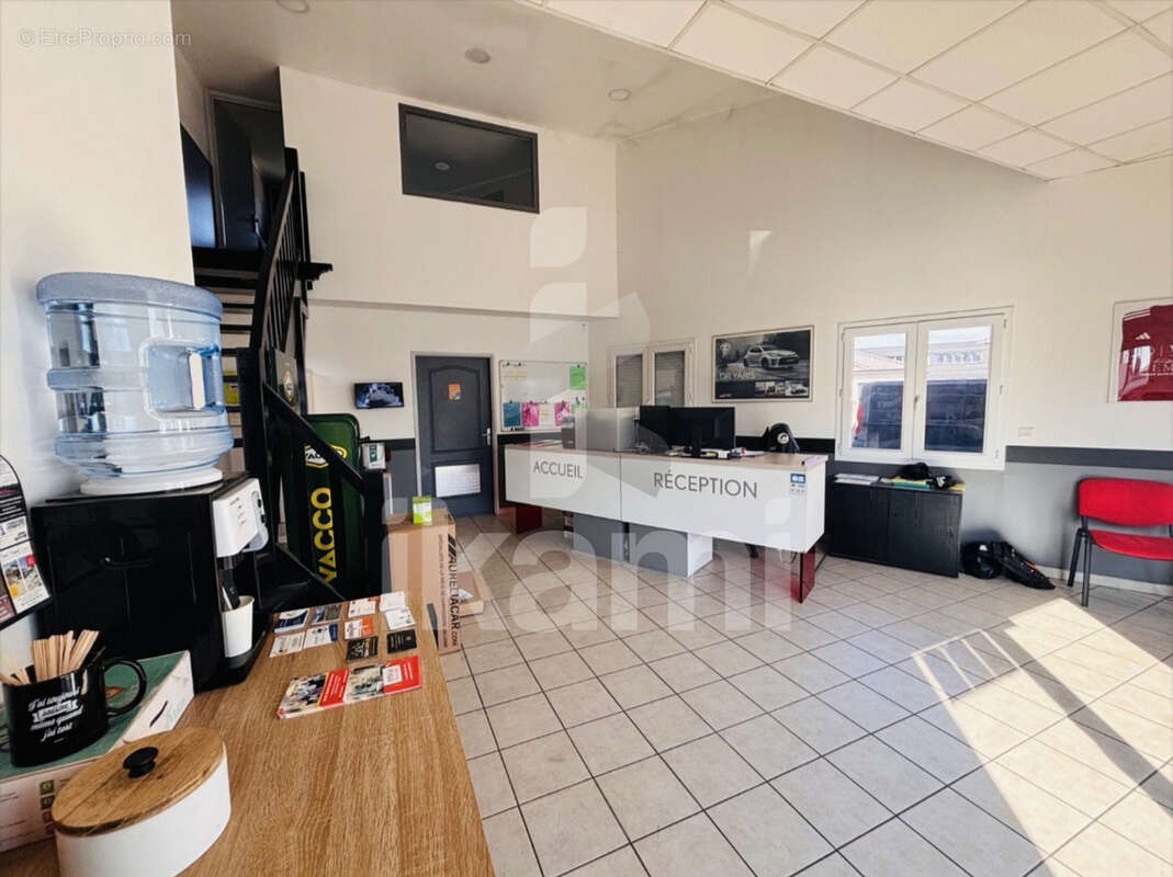 Commerce à MOURS-SAINT-EUSEBE