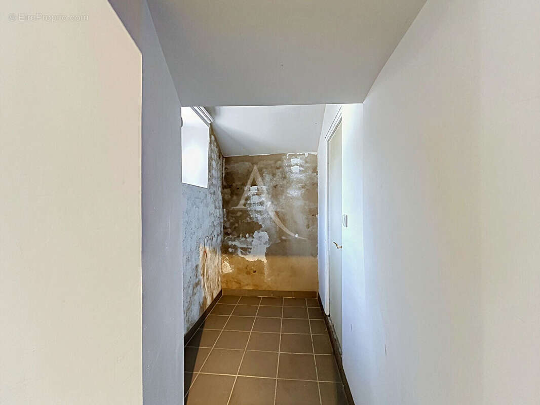 Maison - 3 chambres - 127 m² - MARIGNE PEUTON - photo 8