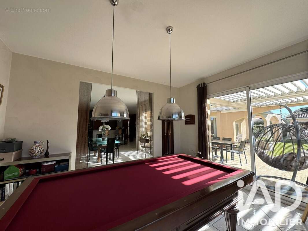 Maison 260 m² à Buxerolles  - photo 2