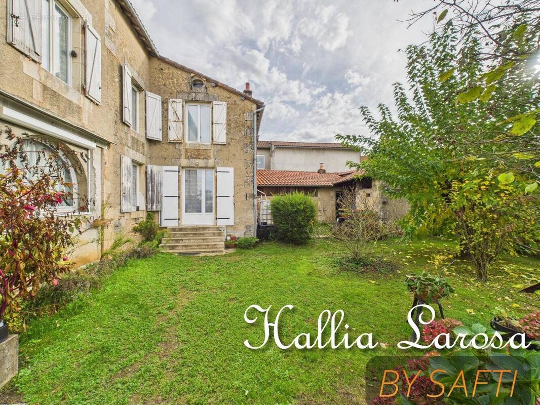 Photo 1 - Maison à LUSSAC-LES-CHATEAUX