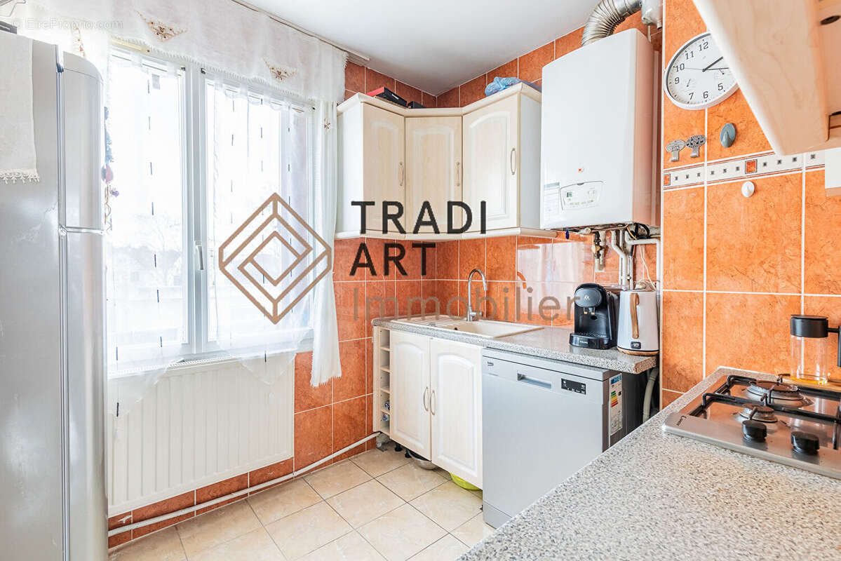 Appartement à SAINTE-GENEVIEVE-DES-BOIS