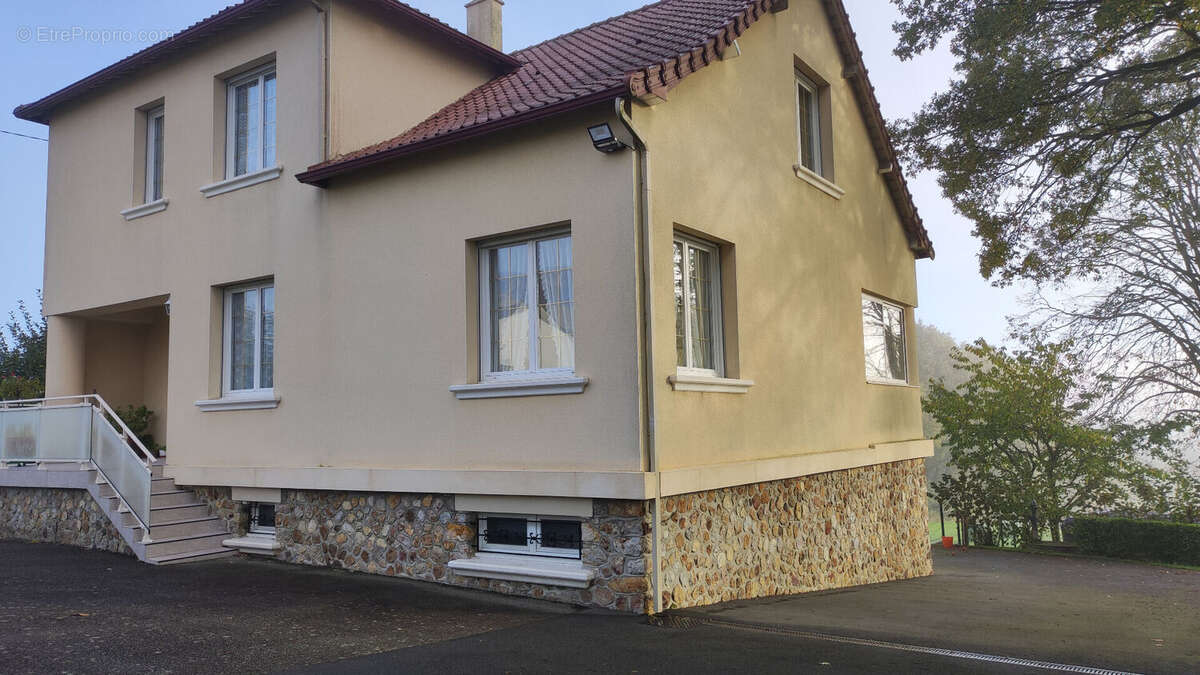 Maison 8 pièces 157 m²  -  La Baconnière - photo 3