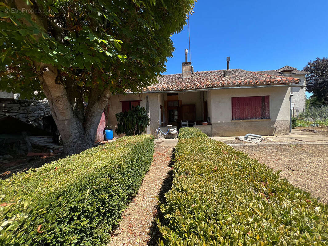 Maison de plain-pied au coeur du village. Commerces à pied - photo 8