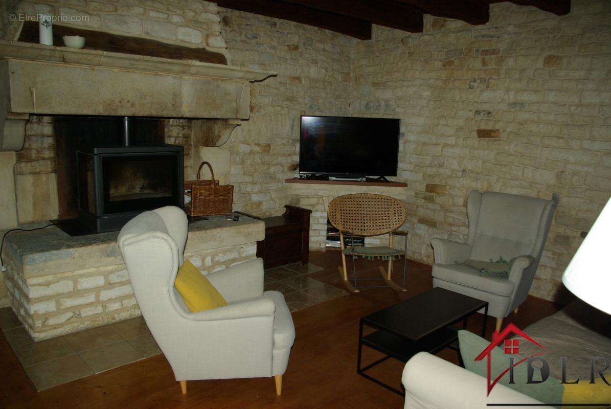 Magnifique Villa de 9 Pièces avec Vue sur la Rivière, Piscin - photo 8