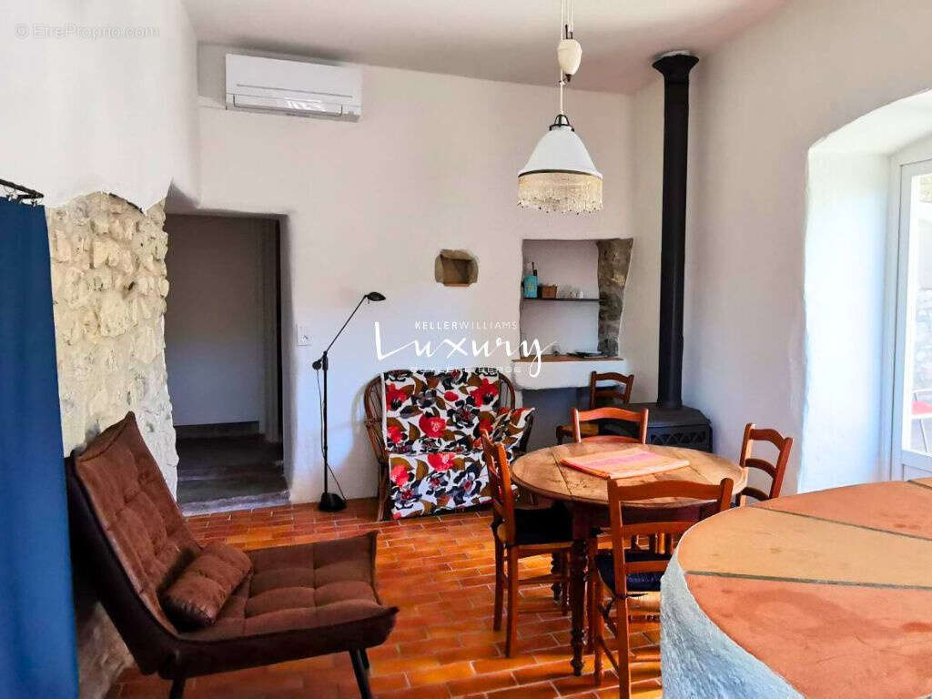 Maison à MOULEZAN